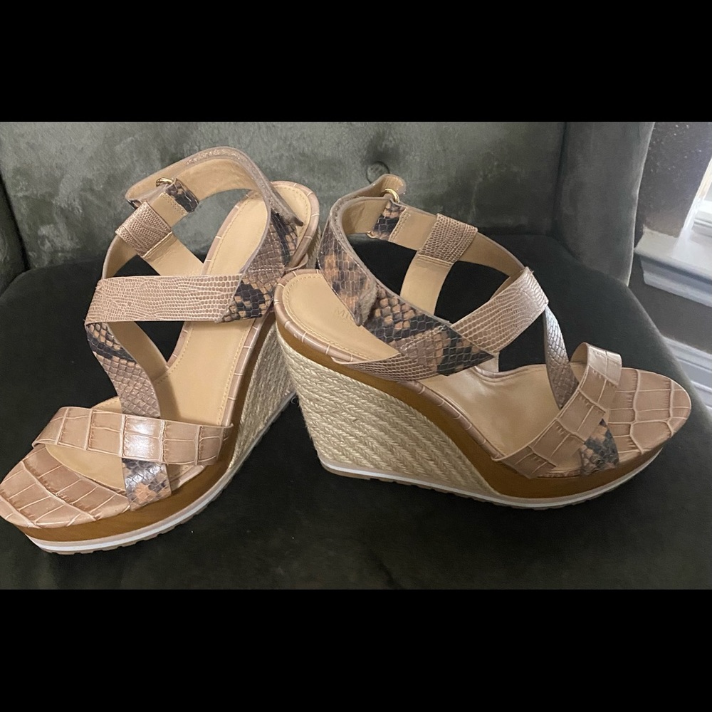 Michael Kors wedges for summer color nude like new